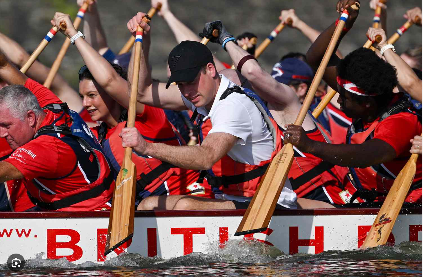 'Super-engaged' Prince William with British Dragons  wins boat race with Z&J SPORT dragon boat paddle in Singapore！